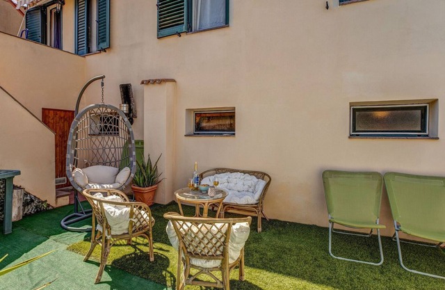 Encantador Apartamento en Carbonia con Jardín
