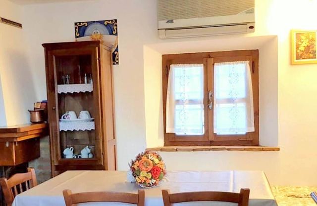Acogedora Casa de Campo en Chiusdino con Jardín