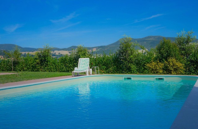 Elegante Villa en Palazzata con Vistas al Campo