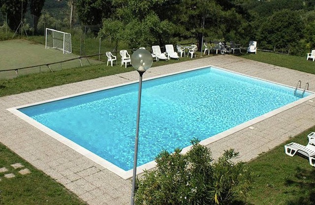 Espaciosa Casa Rural en Rufina con Piscina Privada