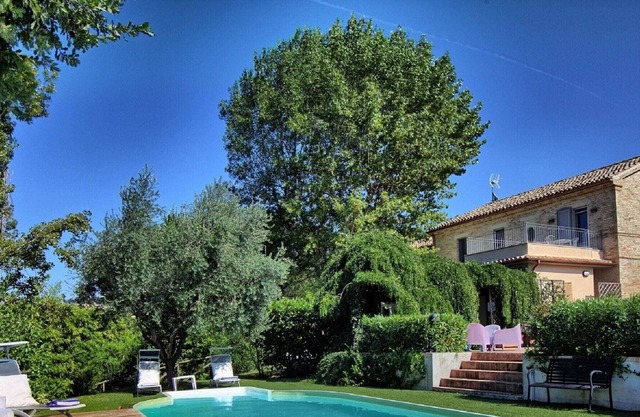 Villa seductora en Ostra con piscina
