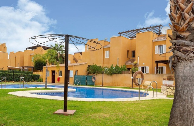 Amplia casa vacacional en Los Gallardos con piscina