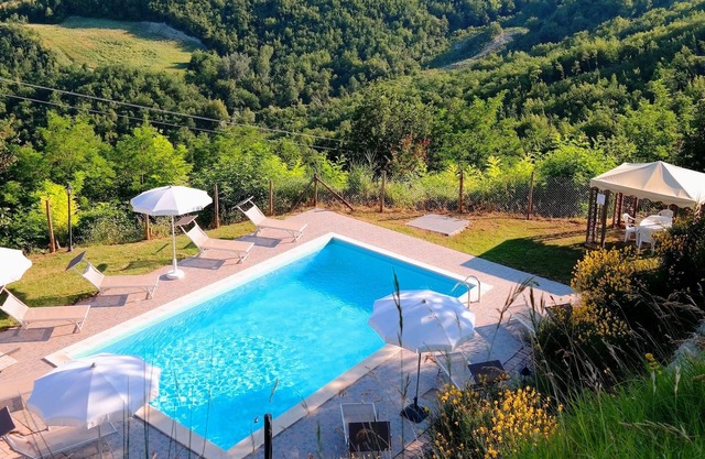 Villa Vintage en Acqualagna con Piscina