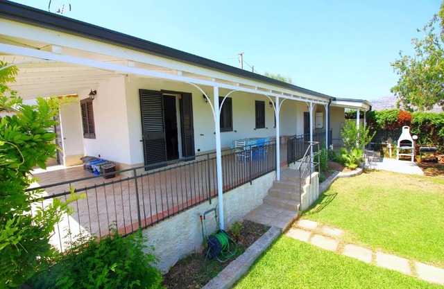 Amplia casa de vacaciones con piscina privada