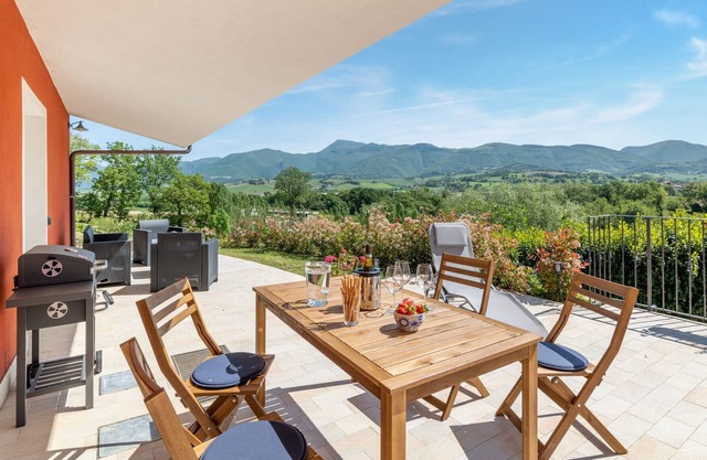 Apartamento rural en Matelica con piscina comunitaria