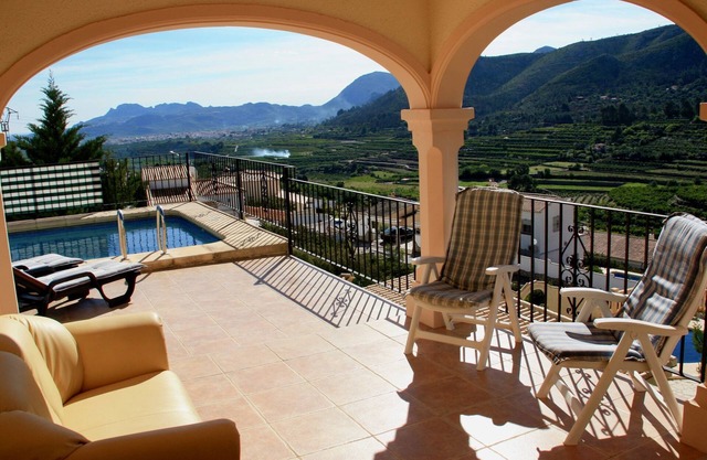 Villa con piscina privada y vistas