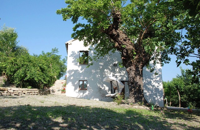 Casa rural singular en Barchi Marche con jardín privado