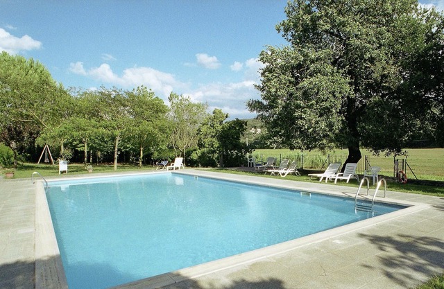 Acogedor apartamento en Mantignana con piscina comunitaria