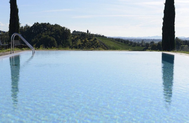 Casa de vacaciones con piscina con bañera de burbuj y piscina infantil