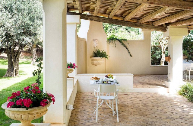 Elegante villa con piscina y jardín, ubicación tranquila cerca de Salemi