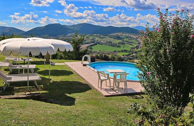 Apartamento con piscina, jardín, BBQ y parking