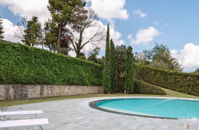 Apartamento Hechizante en Mombaroccio con Piscina