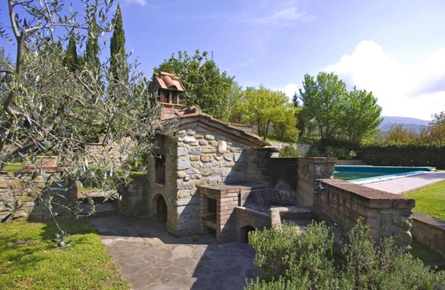 Apartamentos en Casale Toscano con piscina y vistas a Cortona.