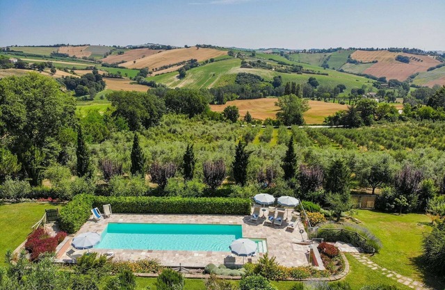 Acogedora Villa en Mondavio con piiscina