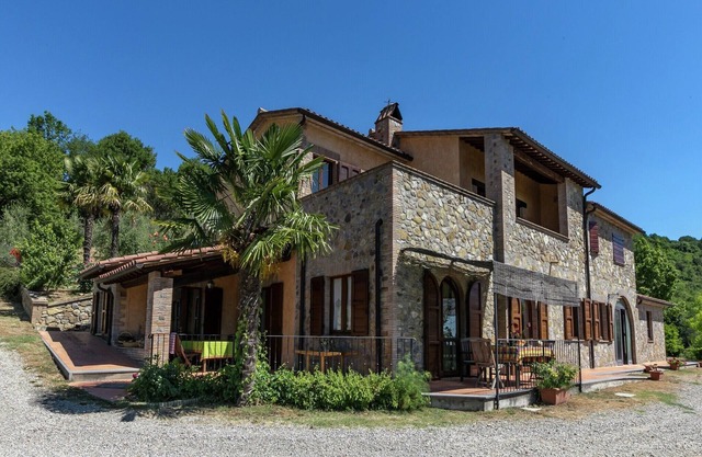 Espaciosa casa rural en Ficulle con piscina