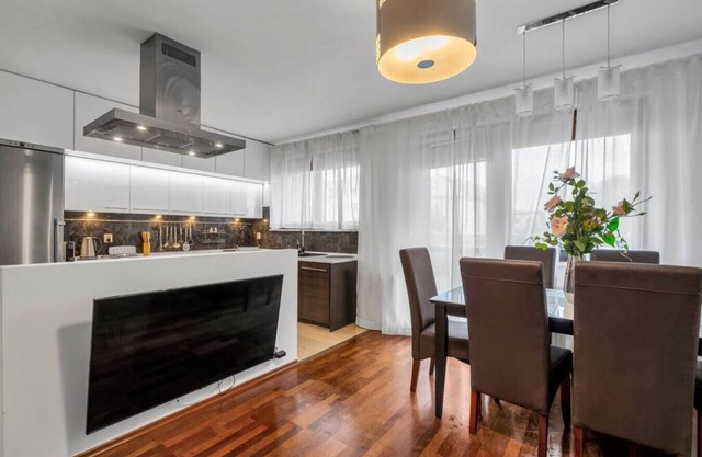 Bemowo Business Apt - 2 bedrooms, 62m2, Parking, Metro & Park by Rentujemy