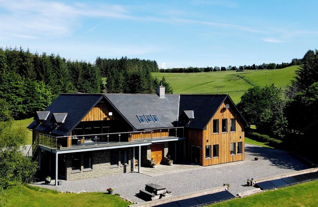 BEN LUNA LODGE, pet friendly in Drumnadrochit, Loch Ness