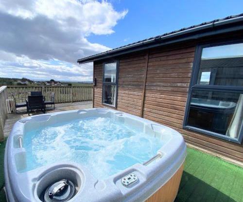 Benarty 11 with Private Hot Tub - Fife - Loch Leven - Lomond Hills - Pet Friendly