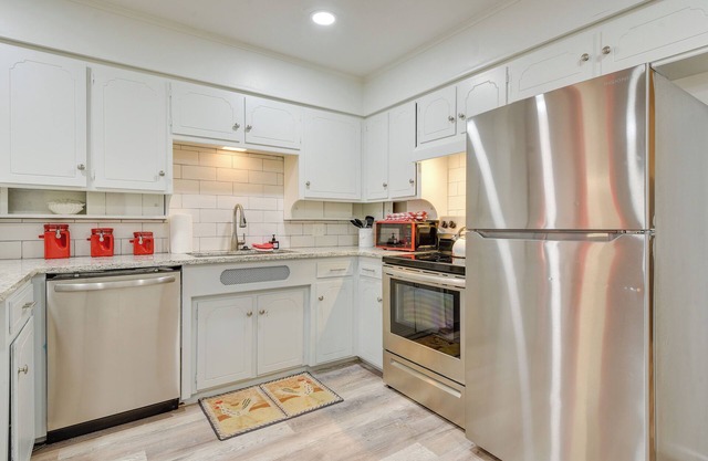 Benbrook Vacation Rental w/Yard Near Fort Worth!