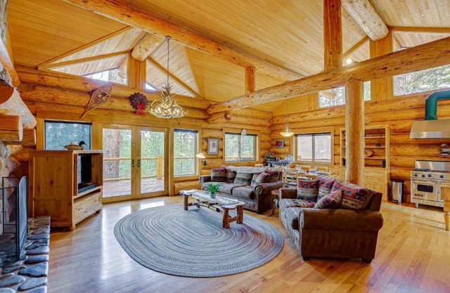 Bend Getaway with Cozy Fireplace