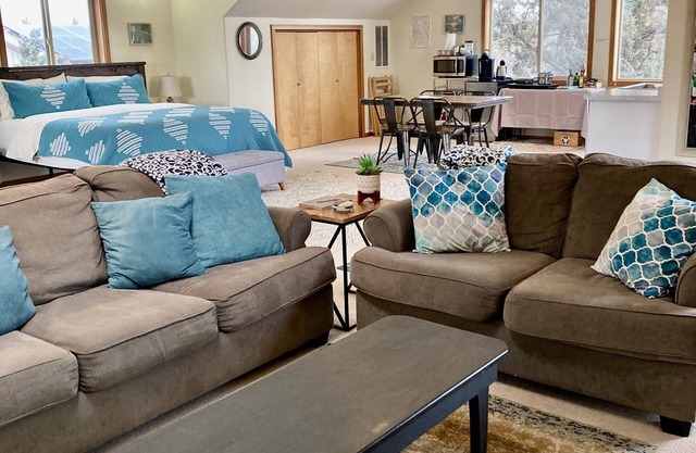 Bend Ranch Guesthouse, enjoy our private/detached guesthouse