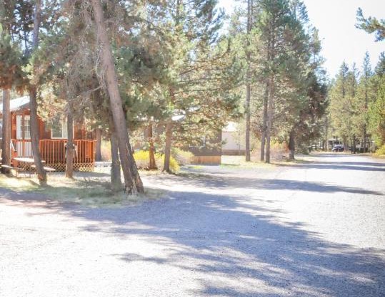 Bend-Sunriver Camping Resort Two-Bedroom Cabin 5