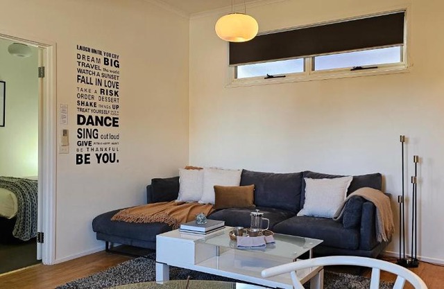 Bendigo Skyline-CBD Apartment with lock up Garage