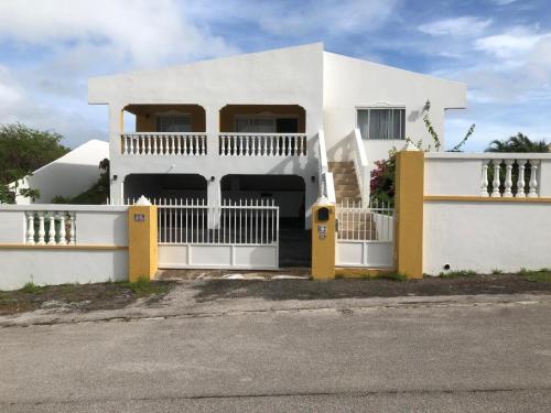 Bendishon Villa - 5 bedroom villa with swimming pool