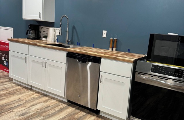 Beneath Georgia Pine apartment with AC, WiFi in lovely Lawrenceville