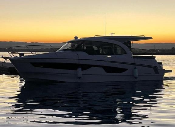 Beneteau Bed & Boat