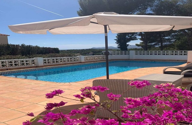 Retiro con piscina en Benidorm Skyline