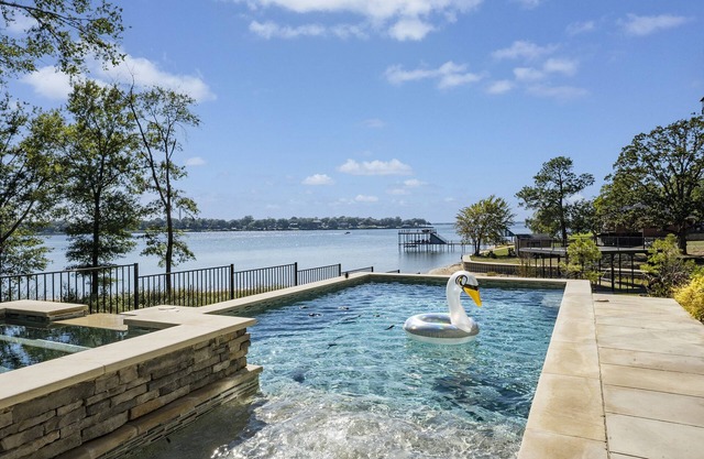 Benjamin Manor in Cedar Creek Lake