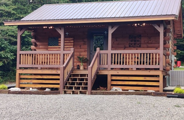 Bennett Lake Tiny Cabin