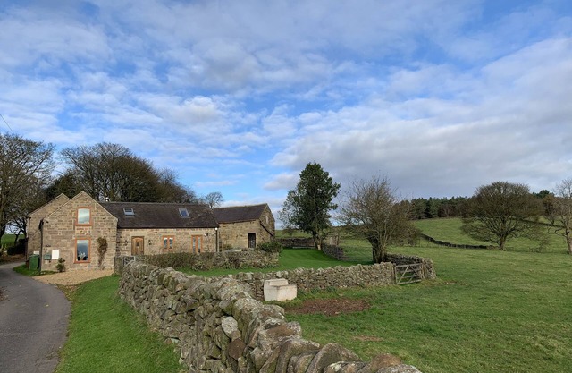 BENT CHAPEL COTTAGE, pet friendly, with a garden in Wirksworth