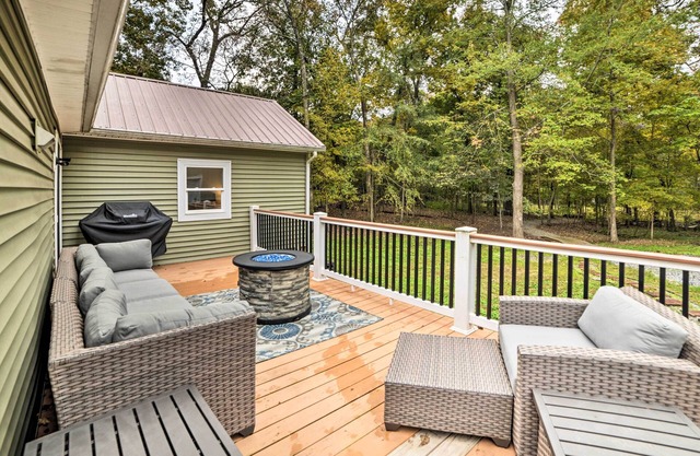 Benton House w/ Grill, Private Dock & Lake Access!