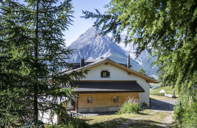 Bergchalet Flöna: Luxurious detached 5-room chalet on the pist with hot tub & sauna