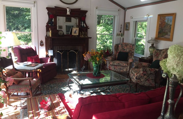 NR TANGLEWOOD, AGOSTO, 3br, 2ba, QUEECHY LAKE, Screen Porch, Garden, Studio