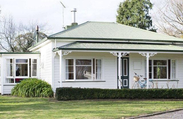 Berwick cottage - quaint country cottage - 1.4km to the heart of Greytown
