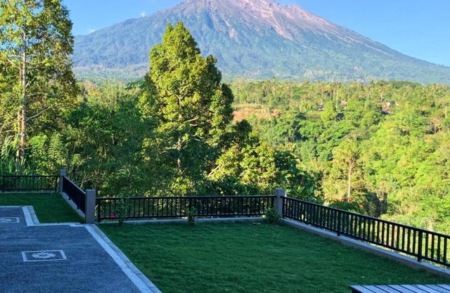 BESAKIH HOMESTAY
