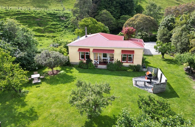 Bespoke Cottage, outdoor baths, wine tasting, pet friendly in Sleepers Vineyard