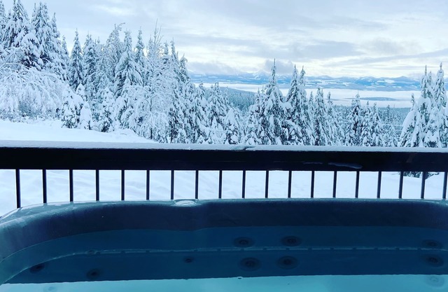 El mejor ski-in / ski-out familiar de 4 dormitorios con bañera de hidromasaje en Big White