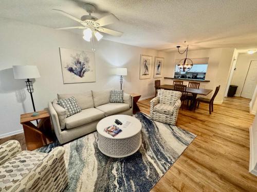 Best at the Beach 2 bed 2 ba Pet Friendly Retreat