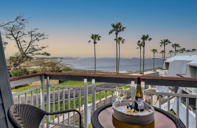 Beach and bay views in a beautiful and cozy townhome in Coronado