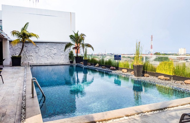Best Choice And Homey Studio At The Square Apartment