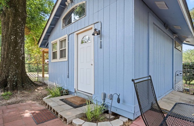 Best Cottage In Fairhope! 65" TV + Free Roku Apps, Loft Bed, Close To Everything