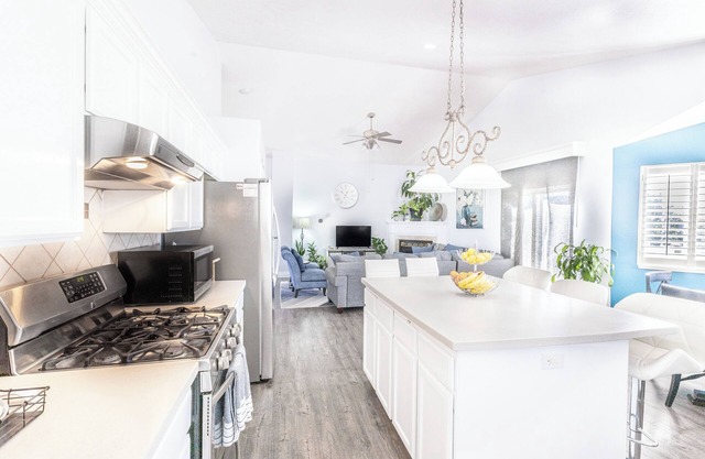 Best Fam. Friendly Home w/patio 2 large yards: Lagoon/Legacy Event Center/Skiing