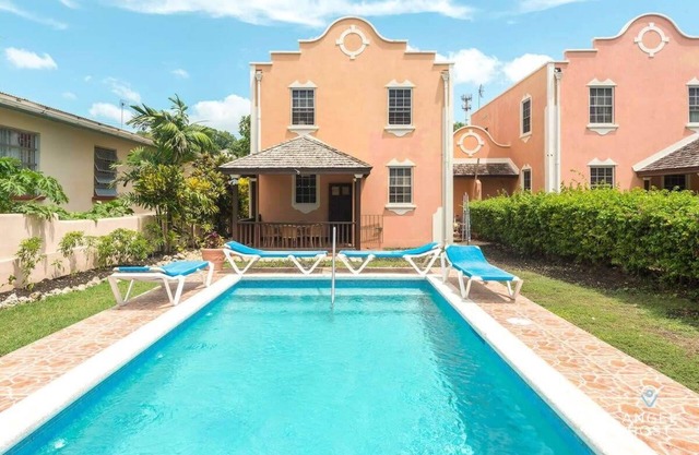 Best for Groups Townhome w/ Pool & Walk to Beach