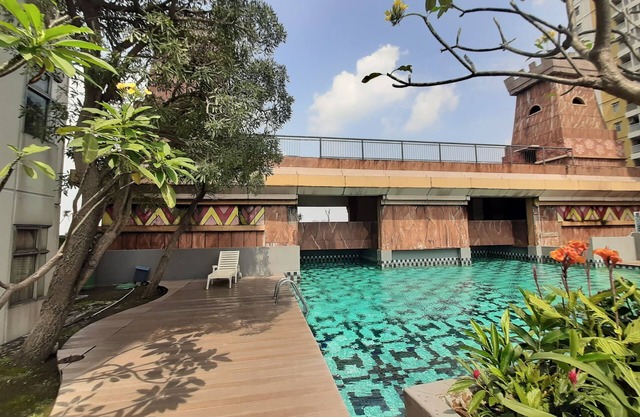 Best Homey And Nice Studio At Great Western Resort Apartment