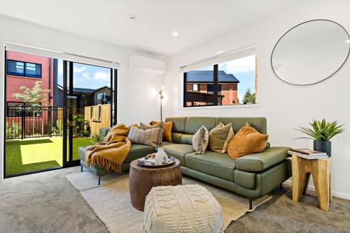 Best in the West New Stunning TownHouse Henderson