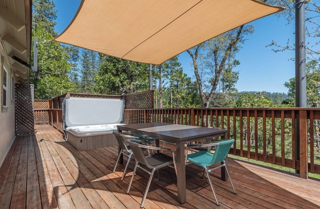 Best Lil Cabin- Hot Tub, Blue Lake Springs
